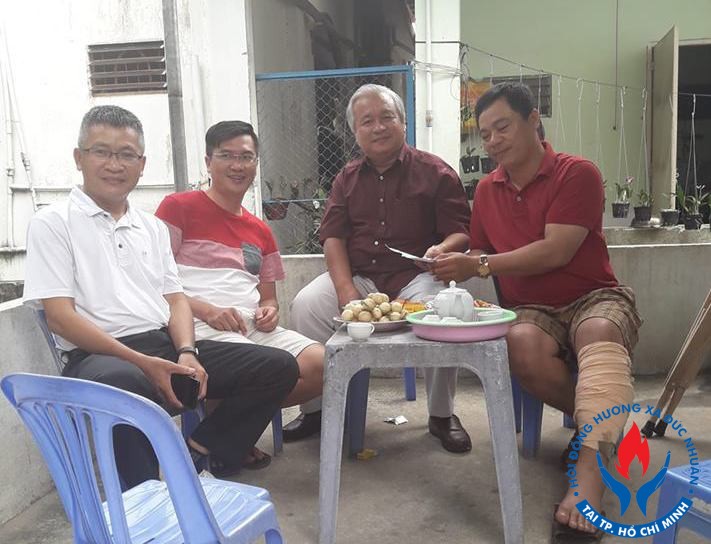 Thăm hỏi anh Đỗ Quang Thương - Xóm 6 bị tai nạn giao thông