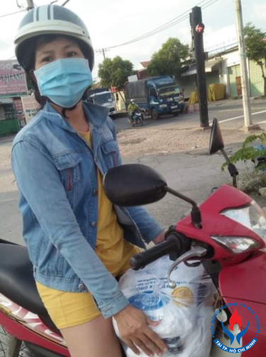 Hoạt động hỗ trợ thực phẩm thiết yếu cho bà con tại Tp HCM của HDH Đức Nhuận