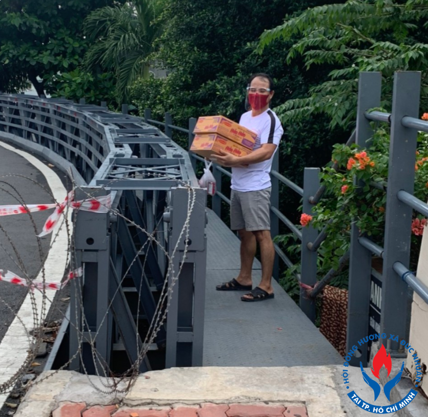 Anh Thích Sự Thật - Nguyễn Xem trực tiếp đi hang cùng ngỏ hẻm hỗ trợ bà con trong dịch covid 19